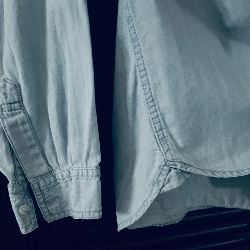 L GAP Denim Chambray Popover Shirt Bleached Light rinse - Picture 4 of 4